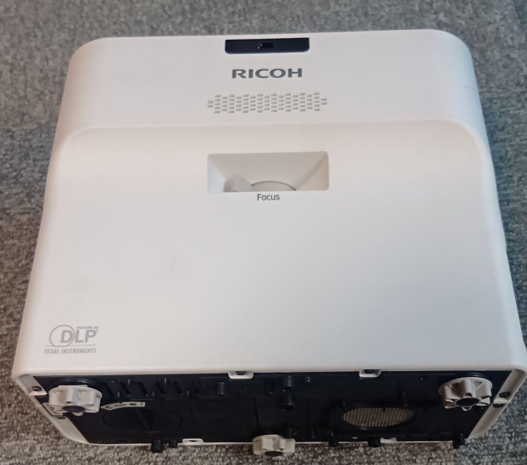 RICOH プロジェクター 本体と付属品