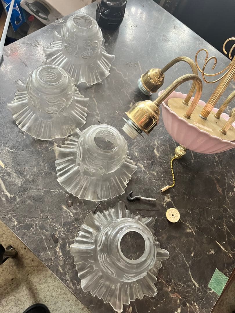 昭和レトロシャンデリア、レトロシャンデリア、陶器とガラスホヤのシャンデリア