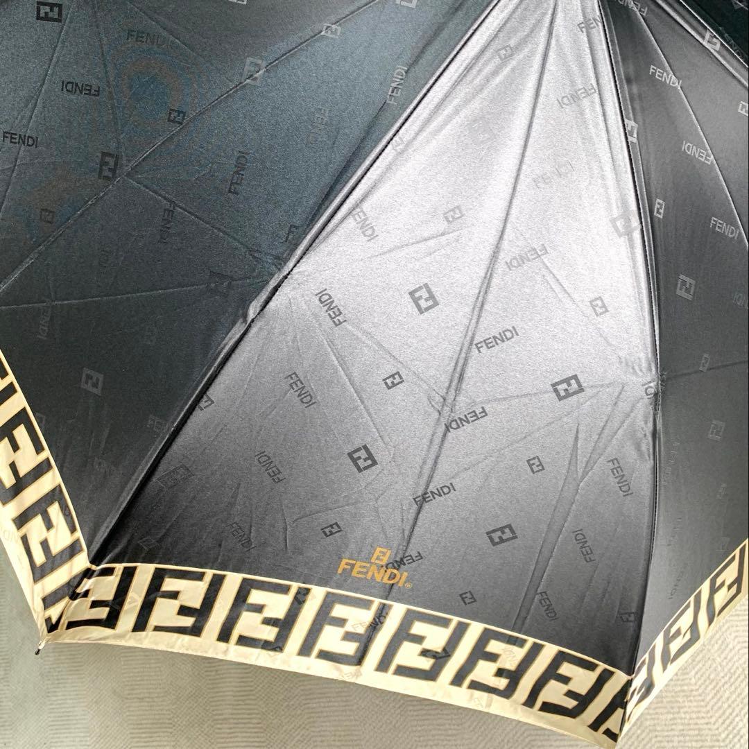 美品！FENDI フェンディ　折りたたみ傘　　雨傘　ズッカ　総柄