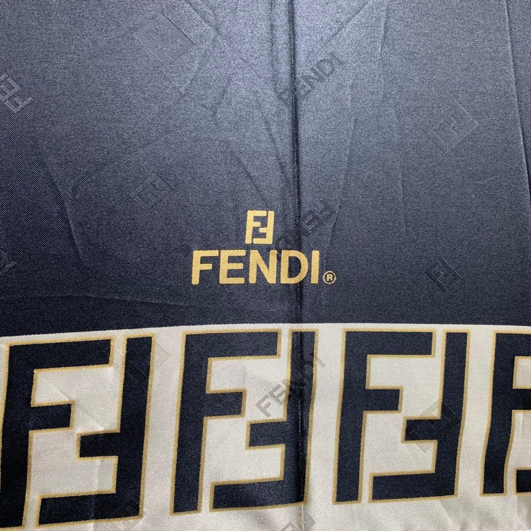 美品！FENDI フェンディ　折りたたみ傘　　雨傘　ズッカ　総柄