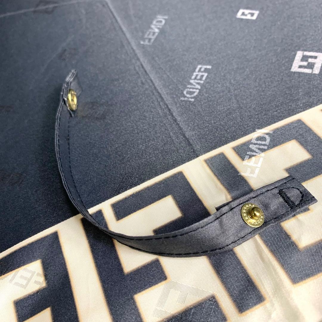 美品！FENDI フェンディ　折りたたみ傘　　雨傘　ズッカ　総柄