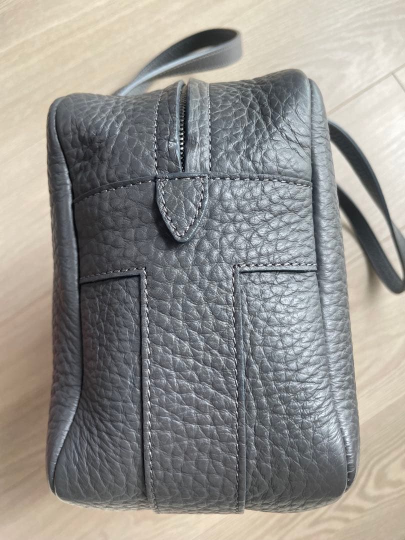 IACUCCI 完売アイテム⭐︎ダークグレーボストン型バッグ