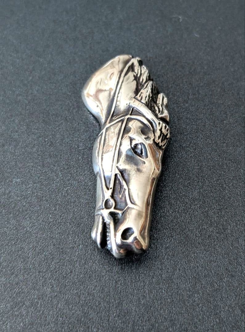 未使用　競争馬　ブローチ　日本製