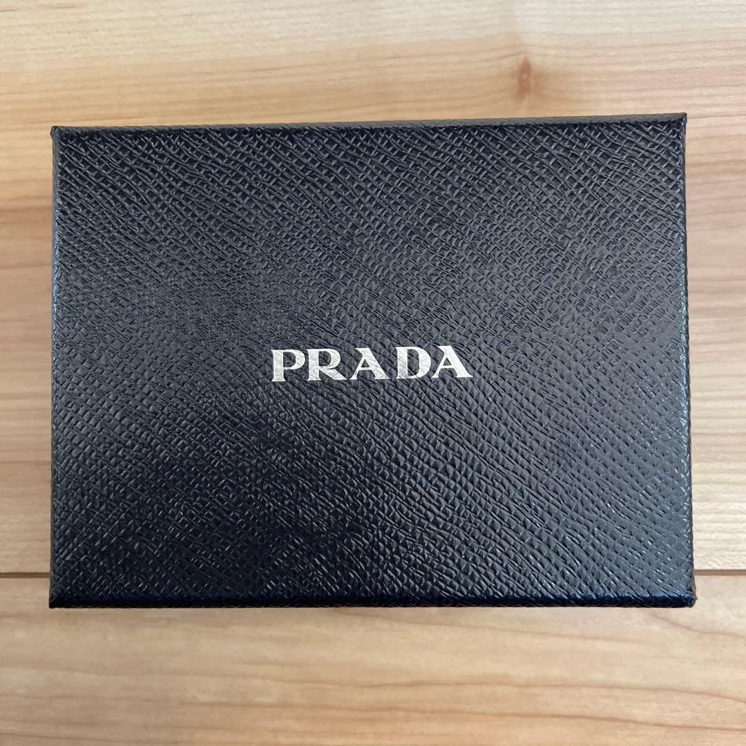 PRADA 名刺入れ 黒 レザー