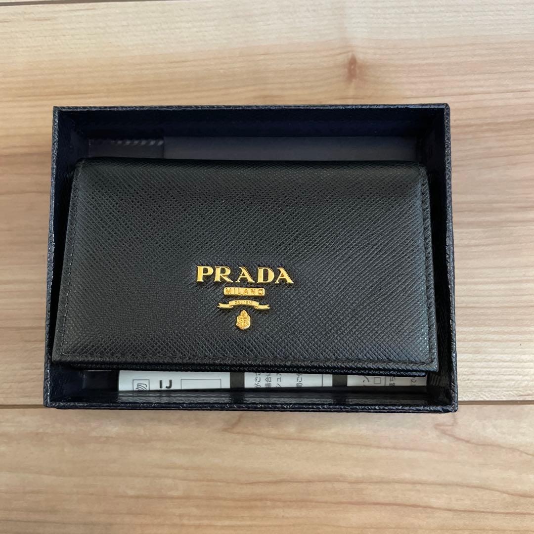 PRADA 名刺入れ 黒 レザー