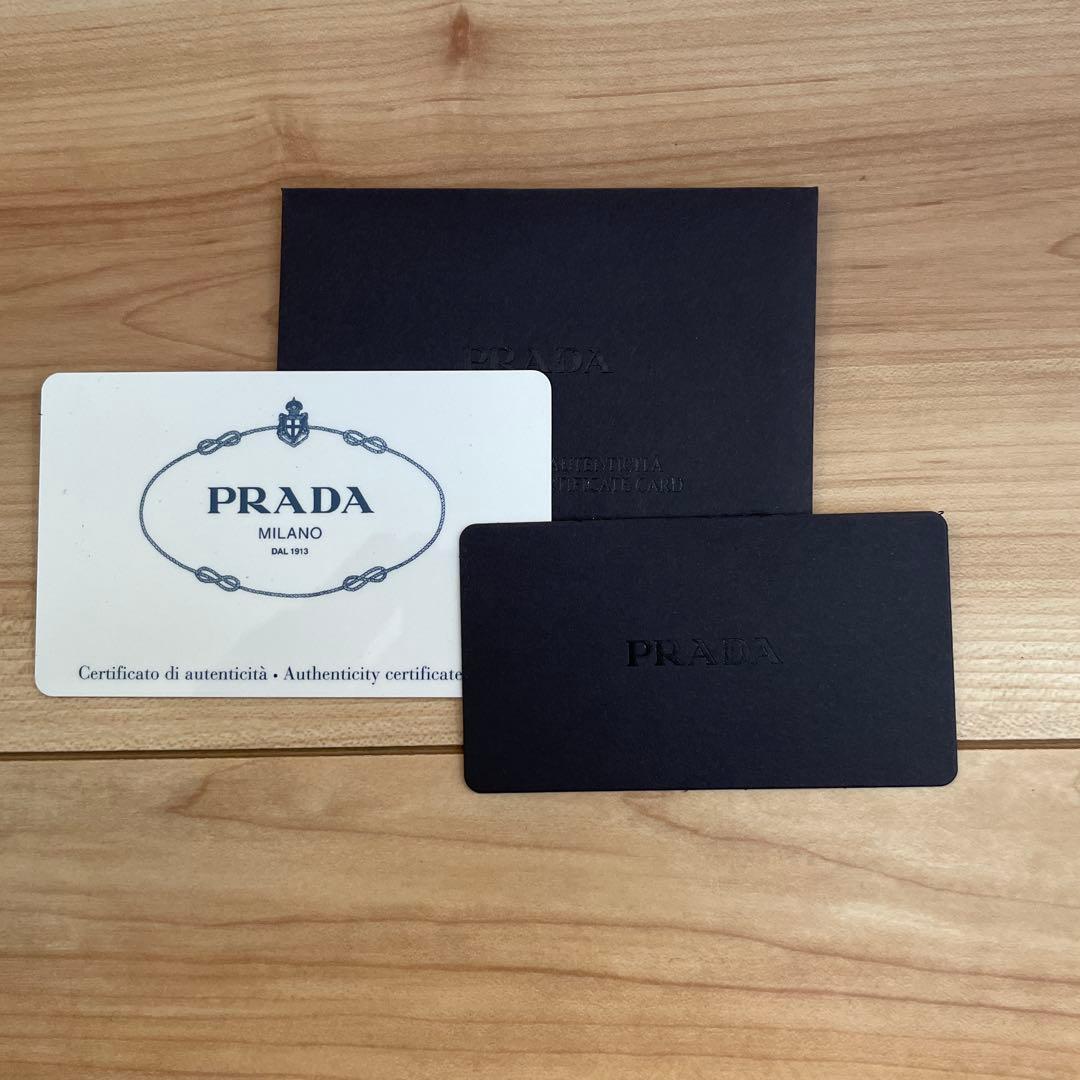 PRADA 名刺入れ 黒 レザー