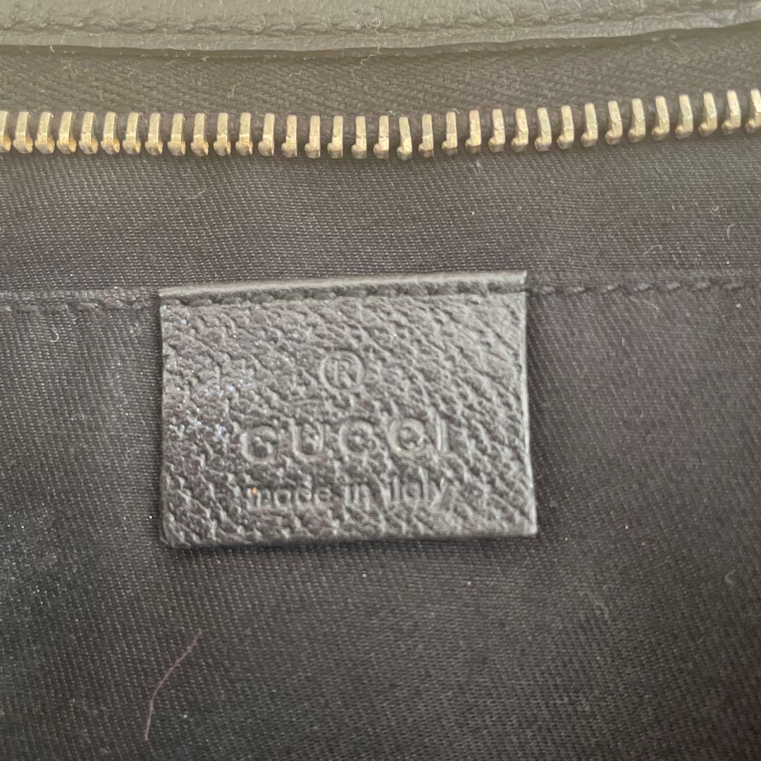 GUCCI ブラックキャンバスショルダーバッグ
