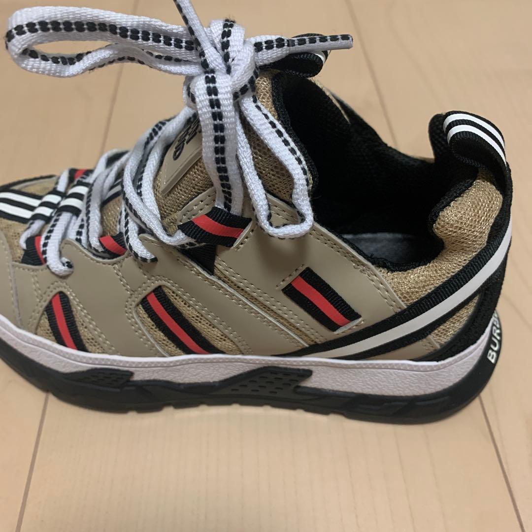 Burberry ローカットスニーカー ベージュ/黒/赤