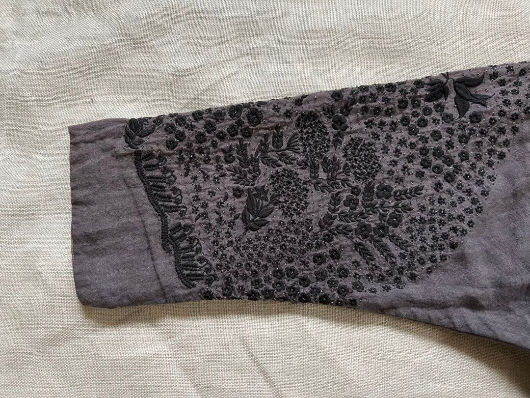 aodress_アオドレス　グレー花刺繍チュニック