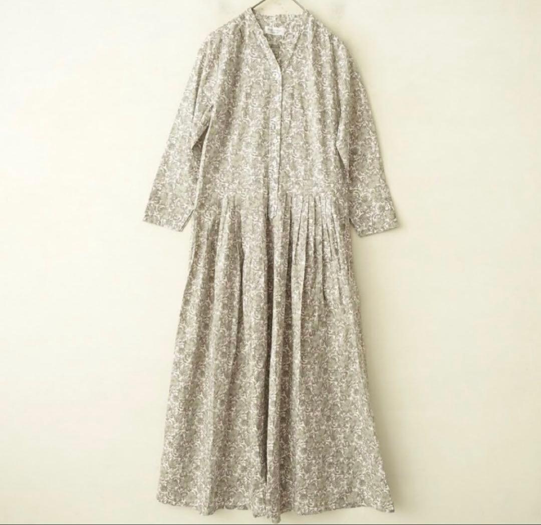 ハグオーワー　フラワープリント ７分袖ワンピース ベージュ系