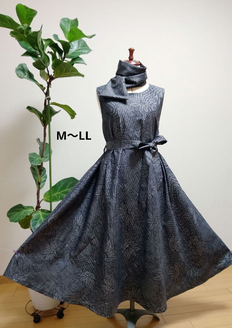 着物リメイク☆大島紬フレアーワンピース☆グレー花柄正絹☆ストールリボン2本付き