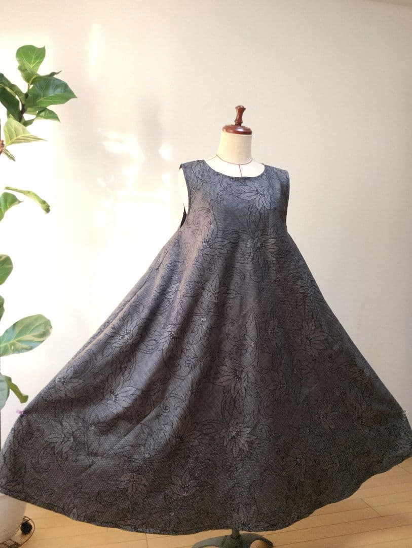 着物リメイク☆大島紬フレアーワンピース☆グレー花柄正絹☆ストールリボン2本付き