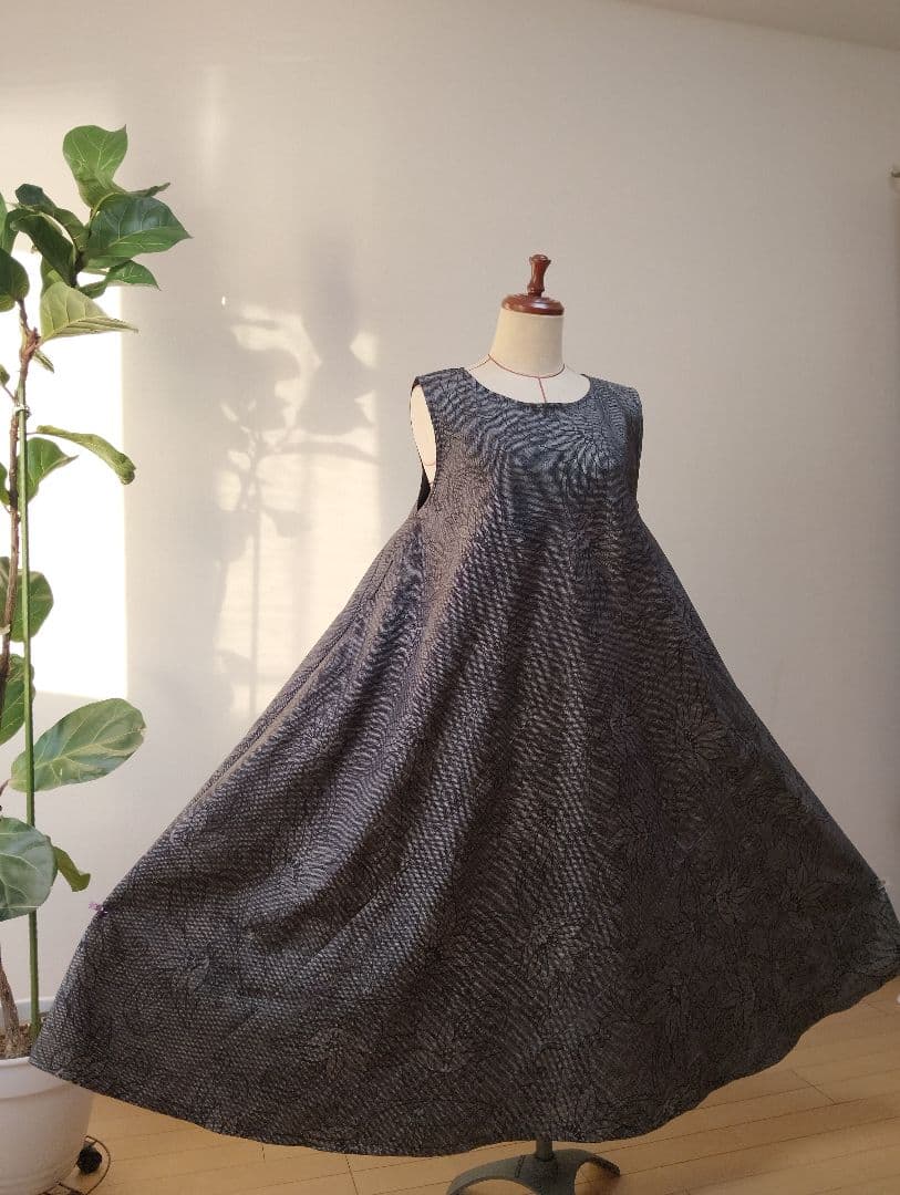 着物リメイク☆大島紬フレアーワンピース☆グレー花柄正絹☆ストールリボン2本付き