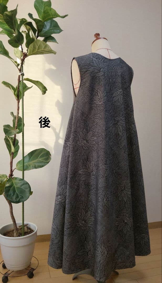 着物リメイク☆大島紬フレアーワンピース☆グレー花柄正絹☆ストールリボン2本付き