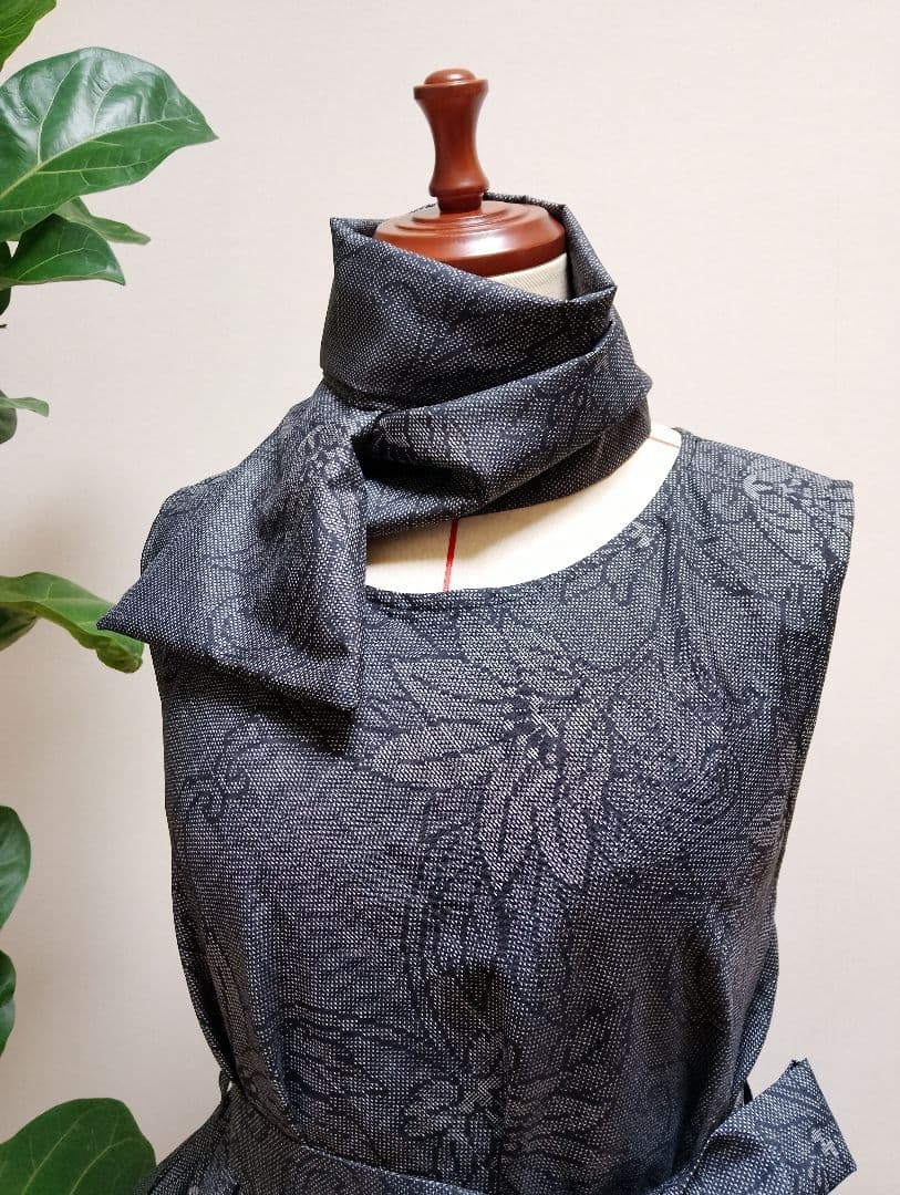 着物リメイク☆大島紬フレアーワンピース☆グレー花柄正絹☆ストールリボン2本付き