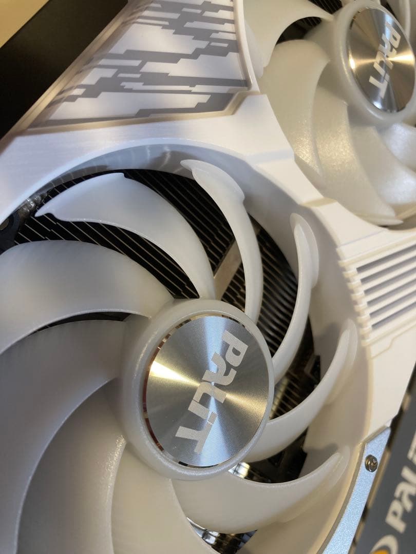 グラフィックボード・グラボ・ビデオカード PALIT GAMINGPRO White RTX 4070 Ti SUPER