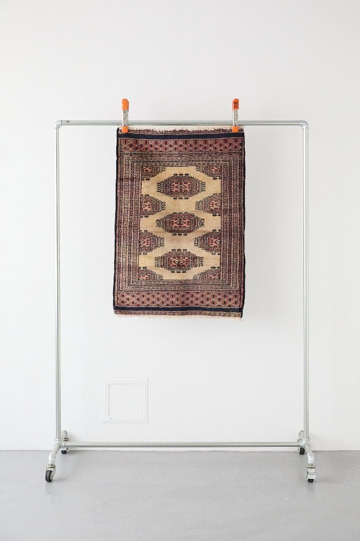 ヴィンテージラグ　トライバルラグ　パキスタン産（92×62cm）ベージュ　紺　茶