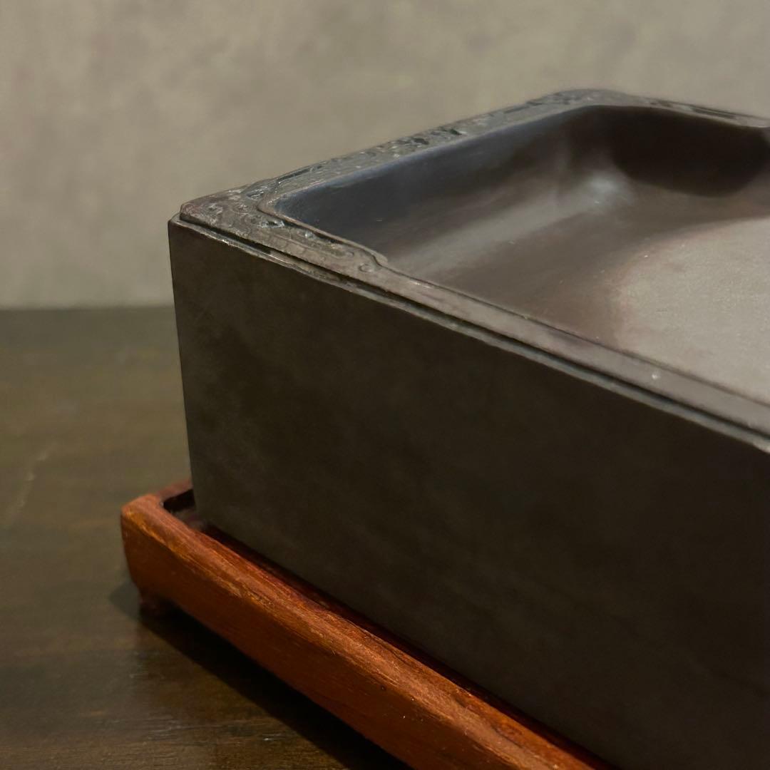 分厚く高さを持つ　端渓硯　中国の硯　龍　ドラゴン