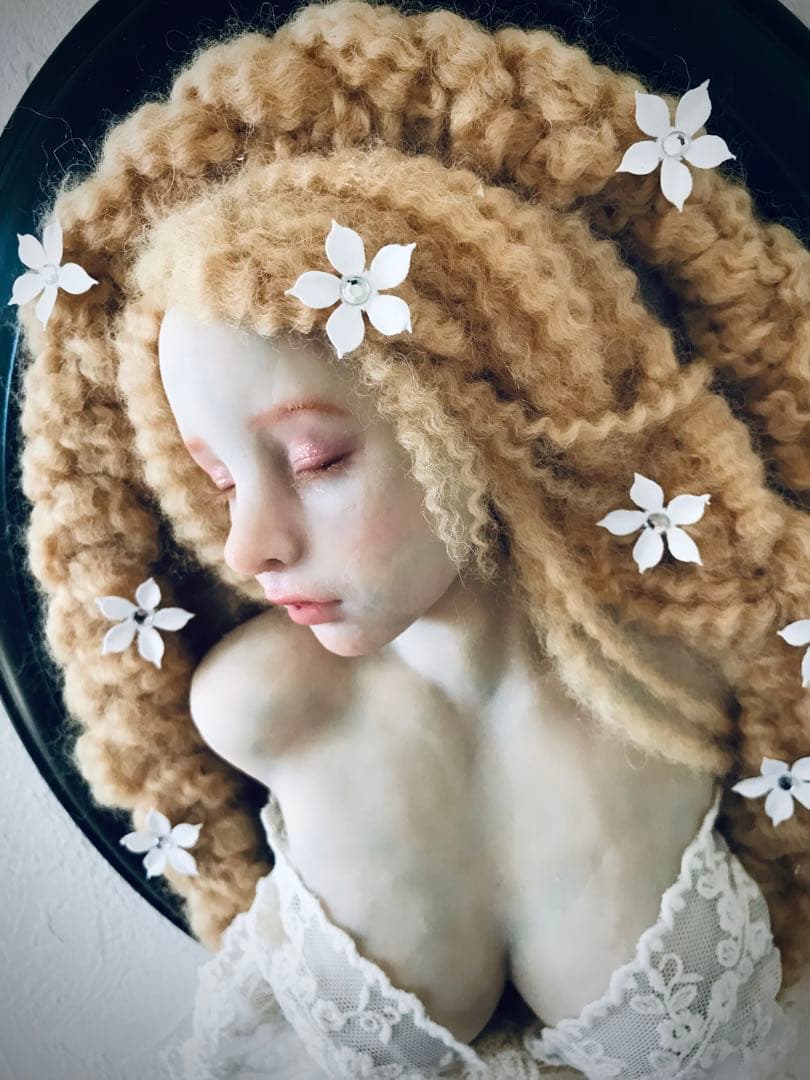 壁掛けオブジェ【柔らかい少女A】