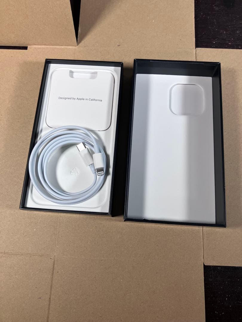 すな　Apple iPhone 13 Pro グラファイト