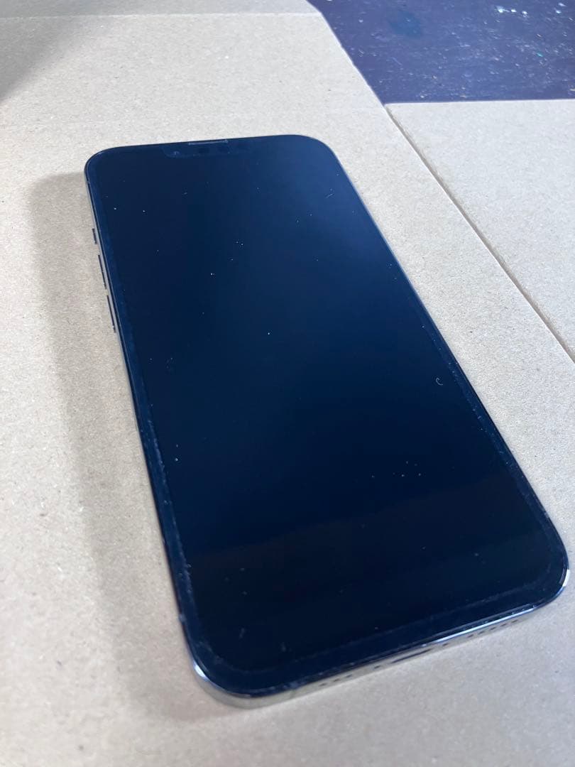 すな　Apple iPhone 13 Pro グラファイト