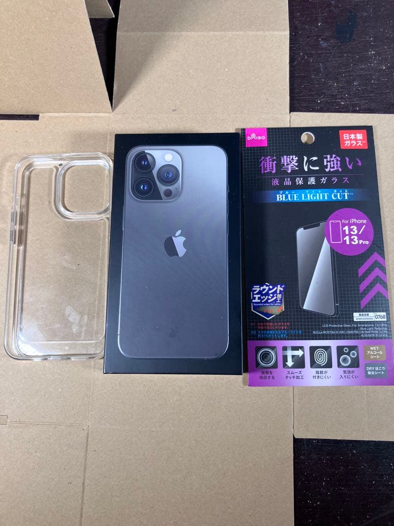 すな　Apple iPhone 13 Pro グラファイト