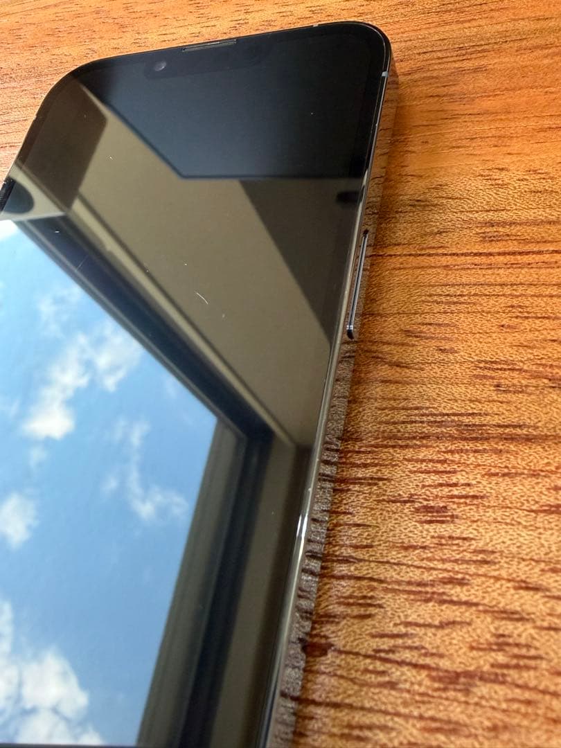 海外版 iPhone 13 pro 128GB 本体 バッテリー77%