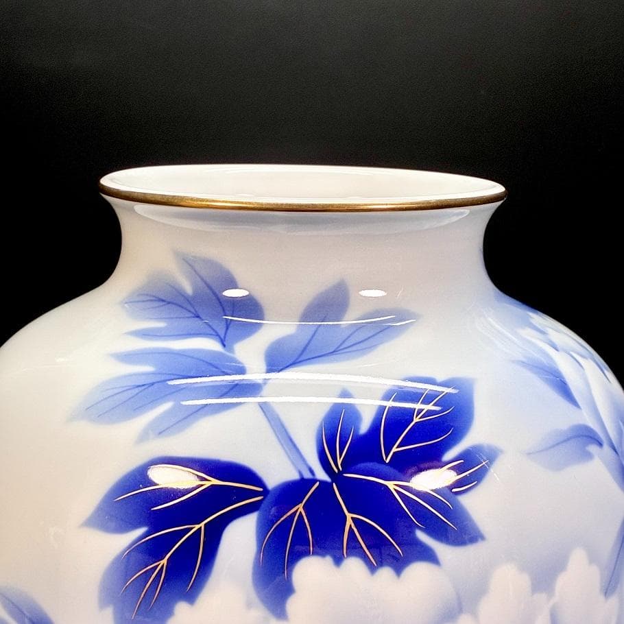 ■宮内庁御用達 深川製磁 大花瓶 38cm 瑠璃牡丹 染付金彩花紋
