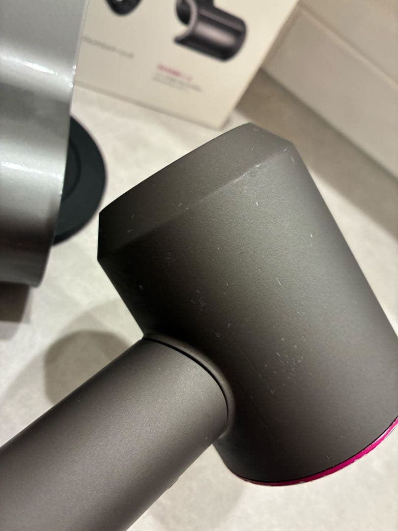 Dyson supersonic ionic ヘアドライヤー(付属品付き)