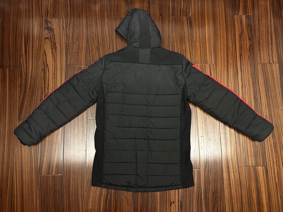 【新品未使用】Macronラグビー　ウェールズ代表　トラベルコート 海外Ｍ