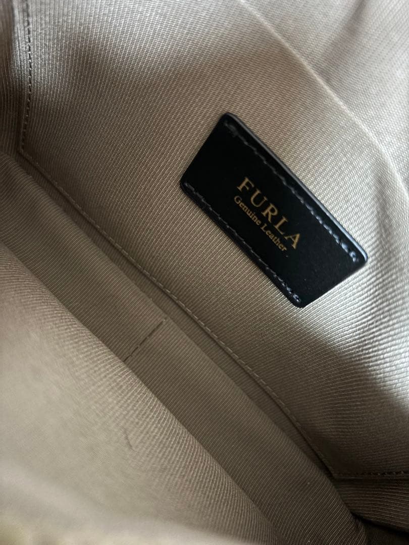 FURLA ショルダーバッグ　ホワイト　クロスボディーポーチ　キルティング