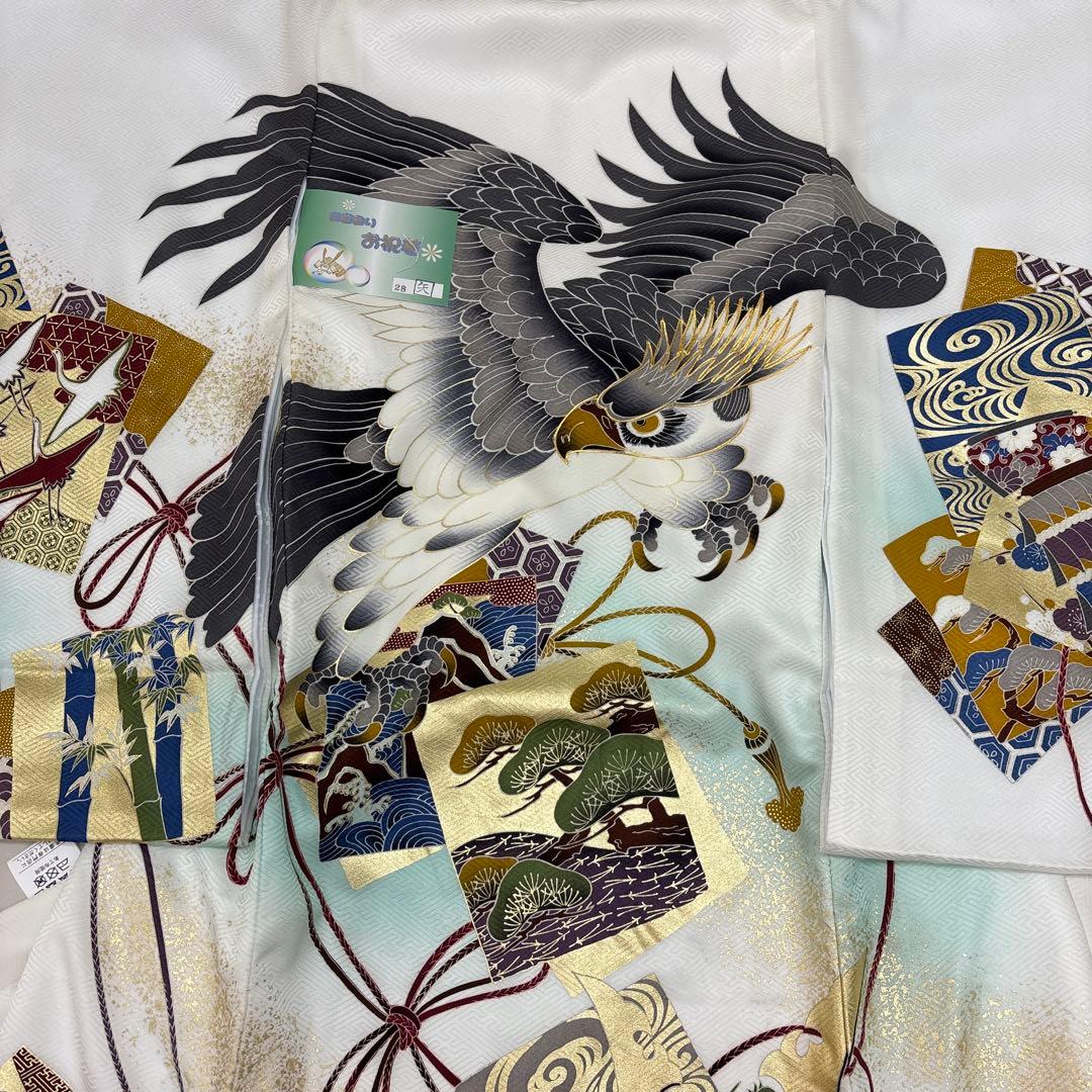 新品正絹産着祝着白地京友禅豪華刺繍、本金彩、特選大鷹と大将兜祝色紙 「即決価格」