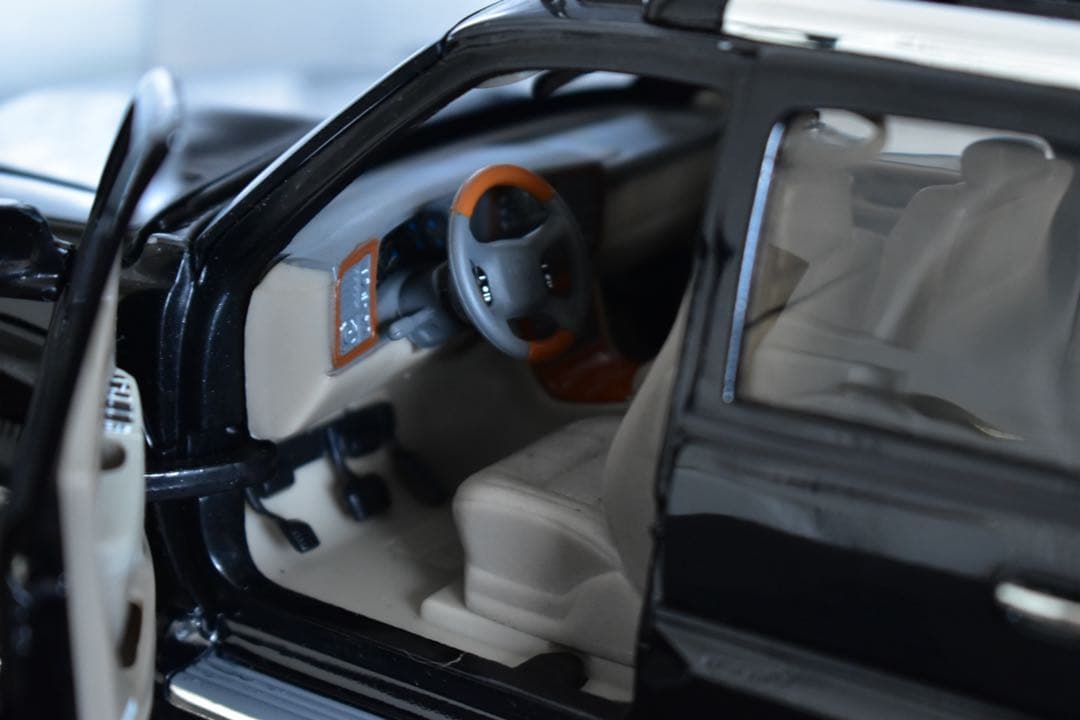 1/18 アンソン キャデラック エスカレード EXT トラック アバランチ