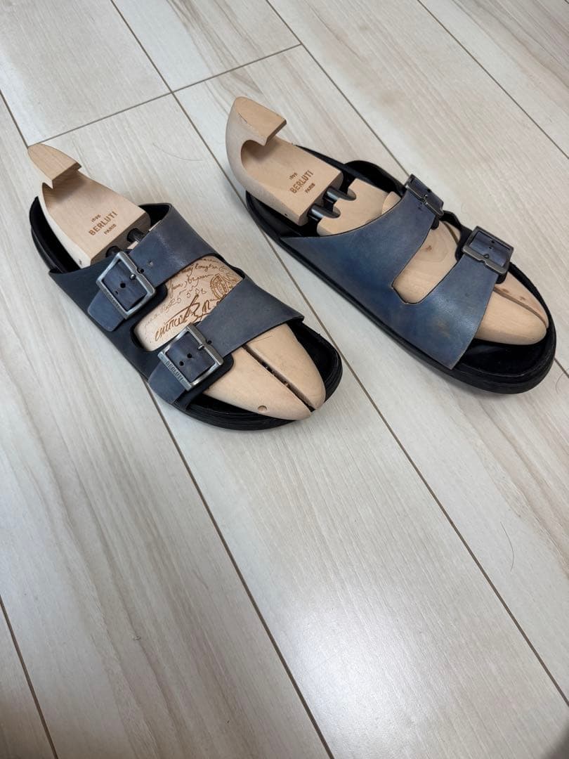 BERLUTI グレー サンダル バックル付き
