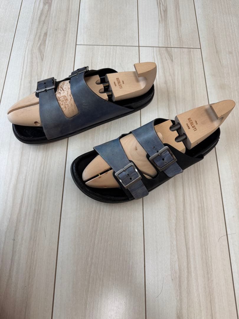 BERLUTI グレー サンダル バックル付き