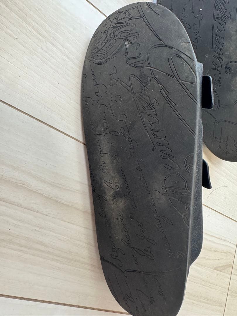 BERLUTI グレー サンダル バックル付き