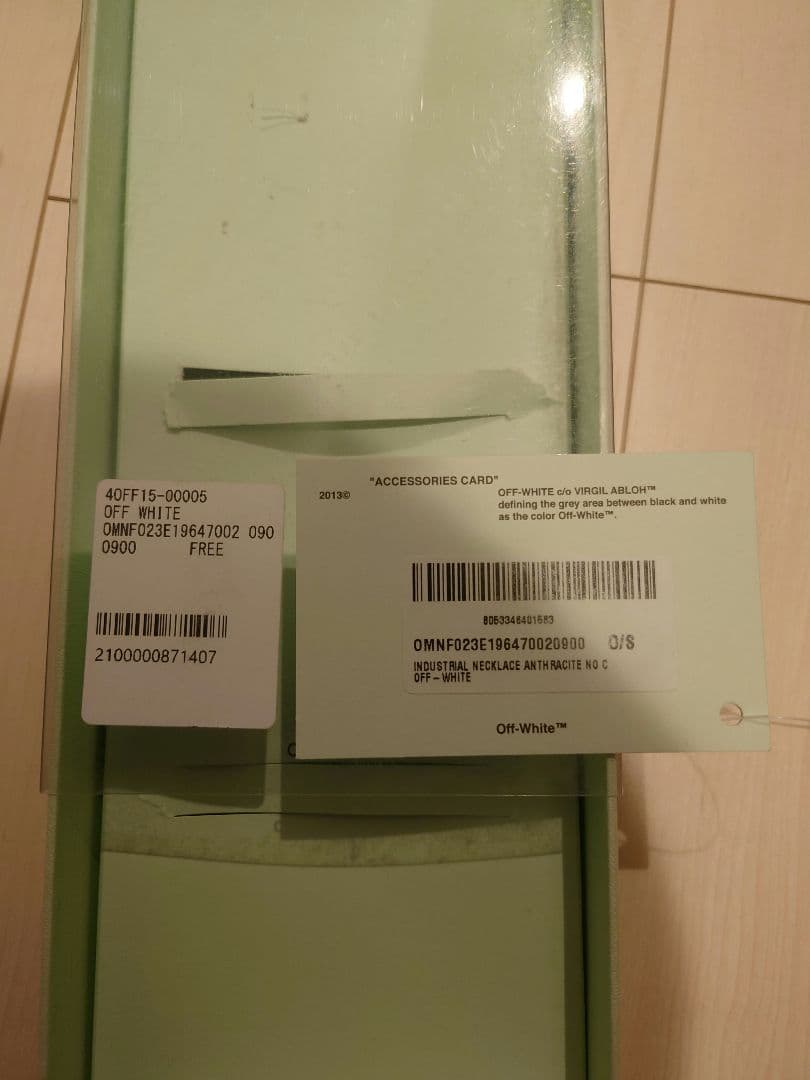 OFF-WHITE オフホワイト　ネックストラップ　ネックホルダー　未使用に近い