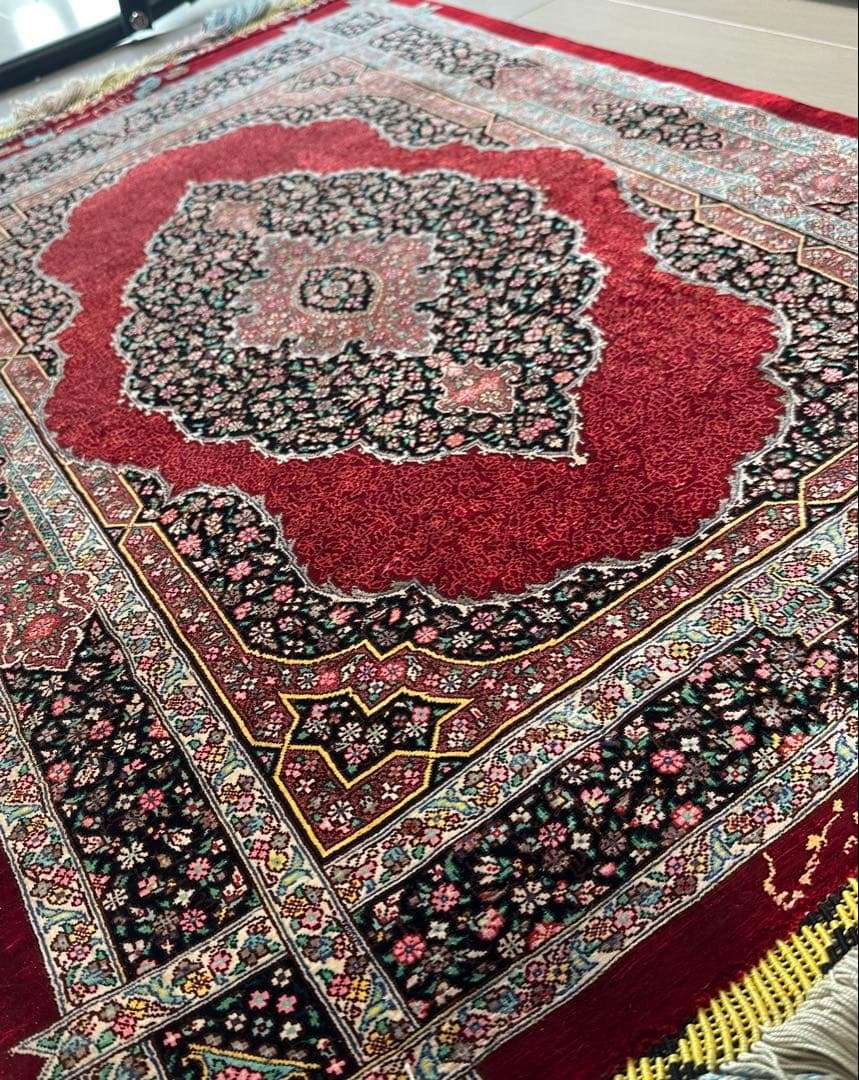 イラン製絨毯　赤