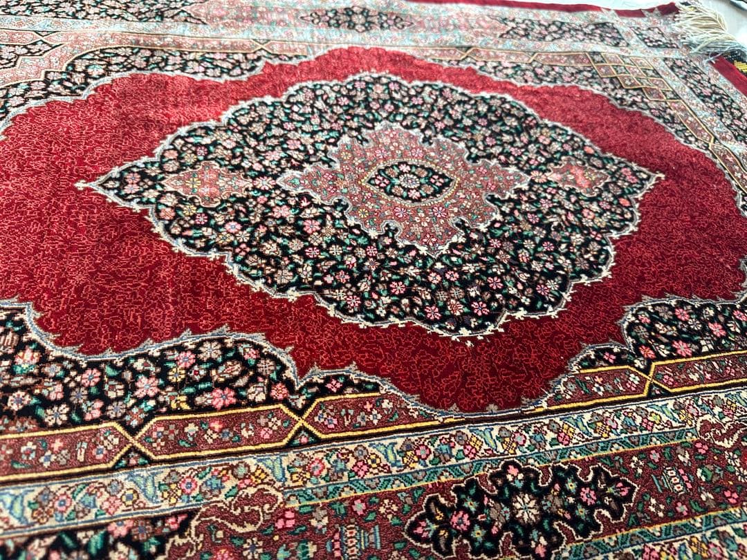 イラン製絨毯　赤