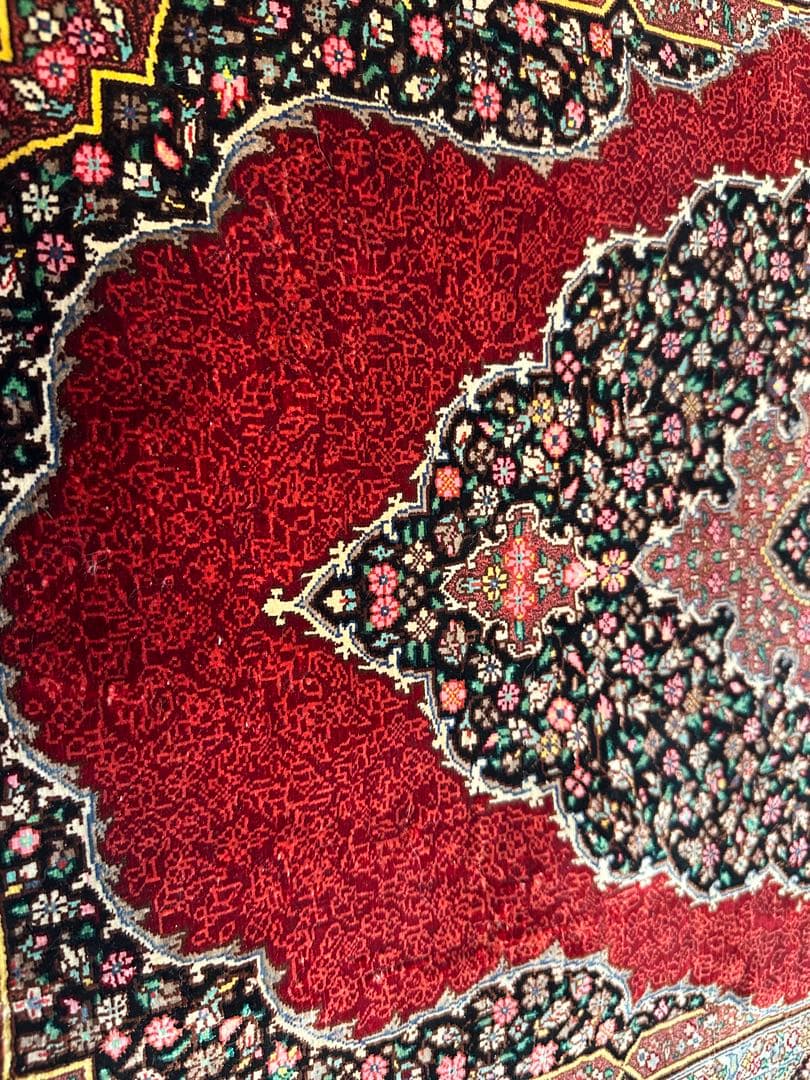 イラン製絨毯　赤