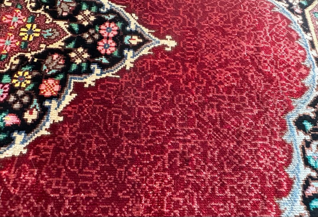 イラン製絨毯　赤