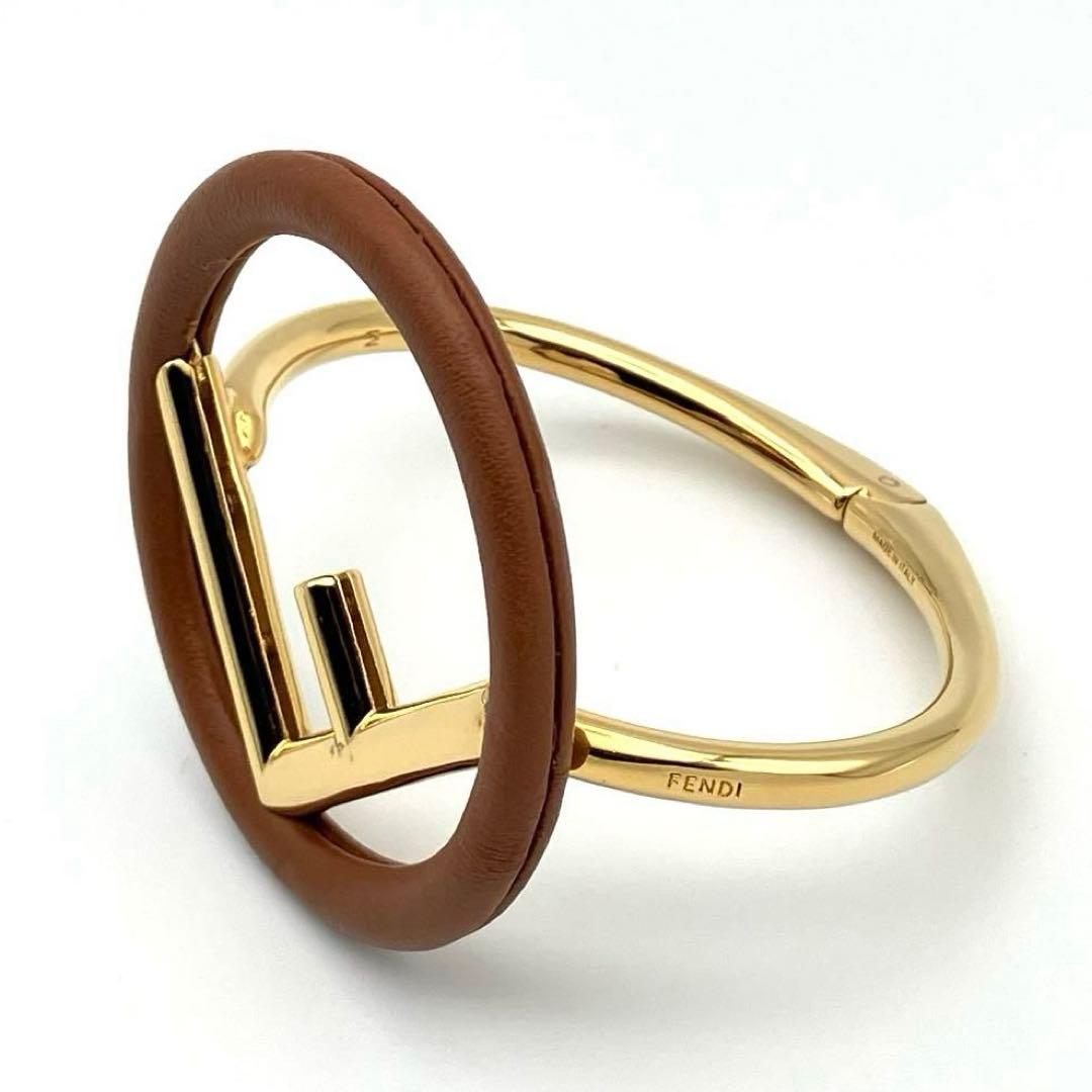 FENDI エフ イズ フェンディ ロゴ バングル ブレスレット 8AG733