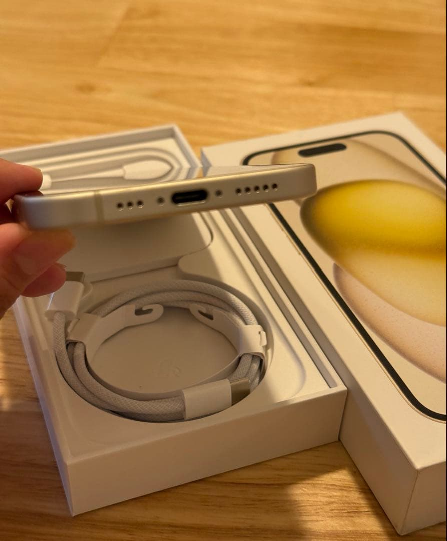 Apple iPhone 15イエロー 256GB本体 simフリー箱ケーブル付