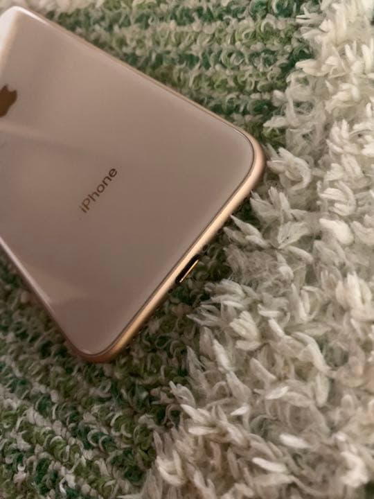 美品　iPhone 8 Gold 64 GB SIMフリー
