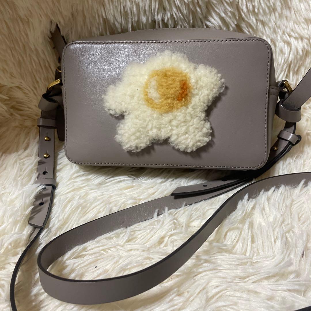 極美品　アニヤハインドマーチ　ショルダーバッグ　目玉焼き　グレージュ　ファー