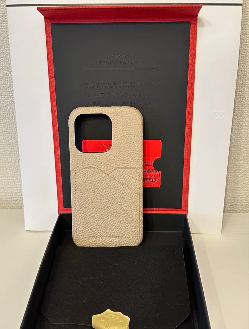 美品ボナベンチュラ　iPhone14Proバックカバーケース グレージュシボ本革