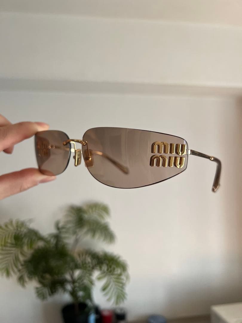 miu miu サングラス グレー レンズ ゴールド フレーム