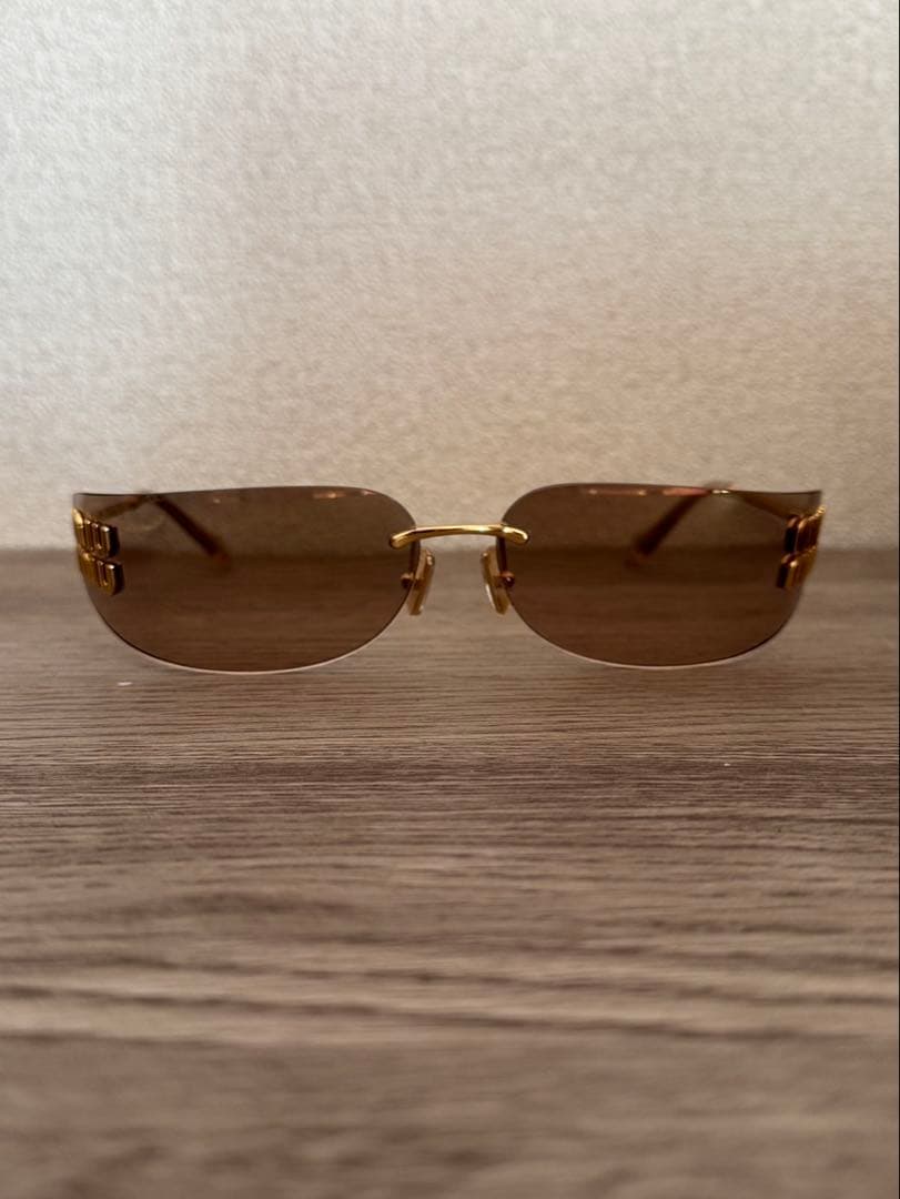 miu miu サングラス グレー レンズ ゴールド フレーム