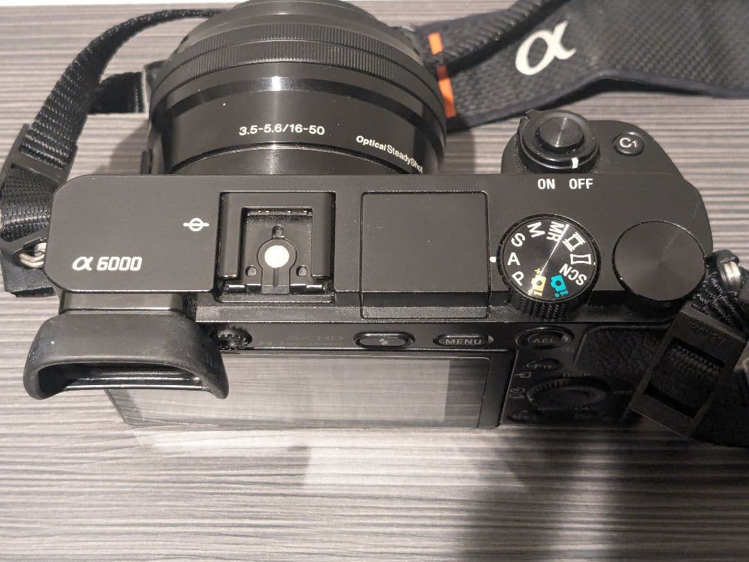 美品 SONY α6000 ILCE-6000 ミラーレス一眼 ボディ