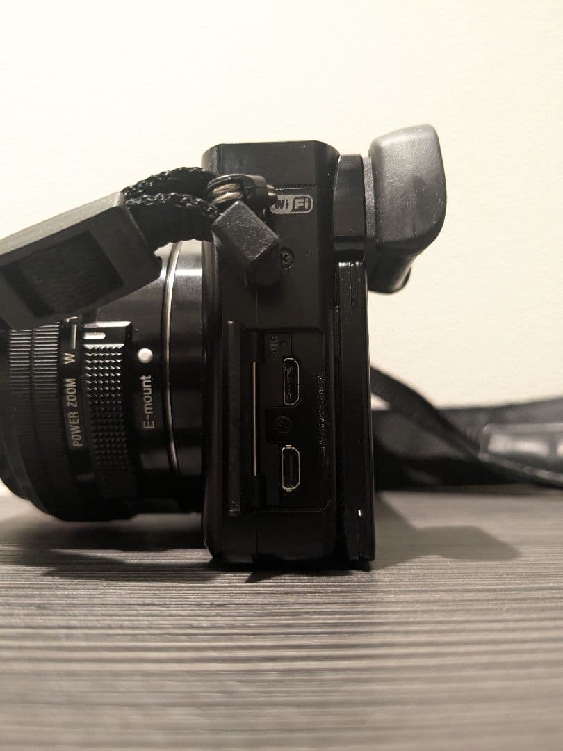 美品 SONY α6000 ILCE-6000 ミラーレス一眼 ボディ